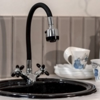 Смеситель д/кухни с 2-мя рукоятками, с силиконовым изливом, креп.гайка, черный Радуга 5770716 АНТЕЙ 1/10 