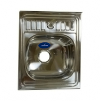 Мойка нерж.сталь накладная 0,8мм 600*500 вып. 3 1/2 с сифоном гл.18см.